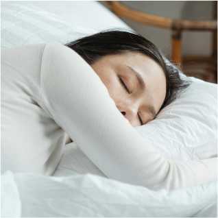 1. It Helps Support the Body’s Natural Sleep-Wake Cycle 😴